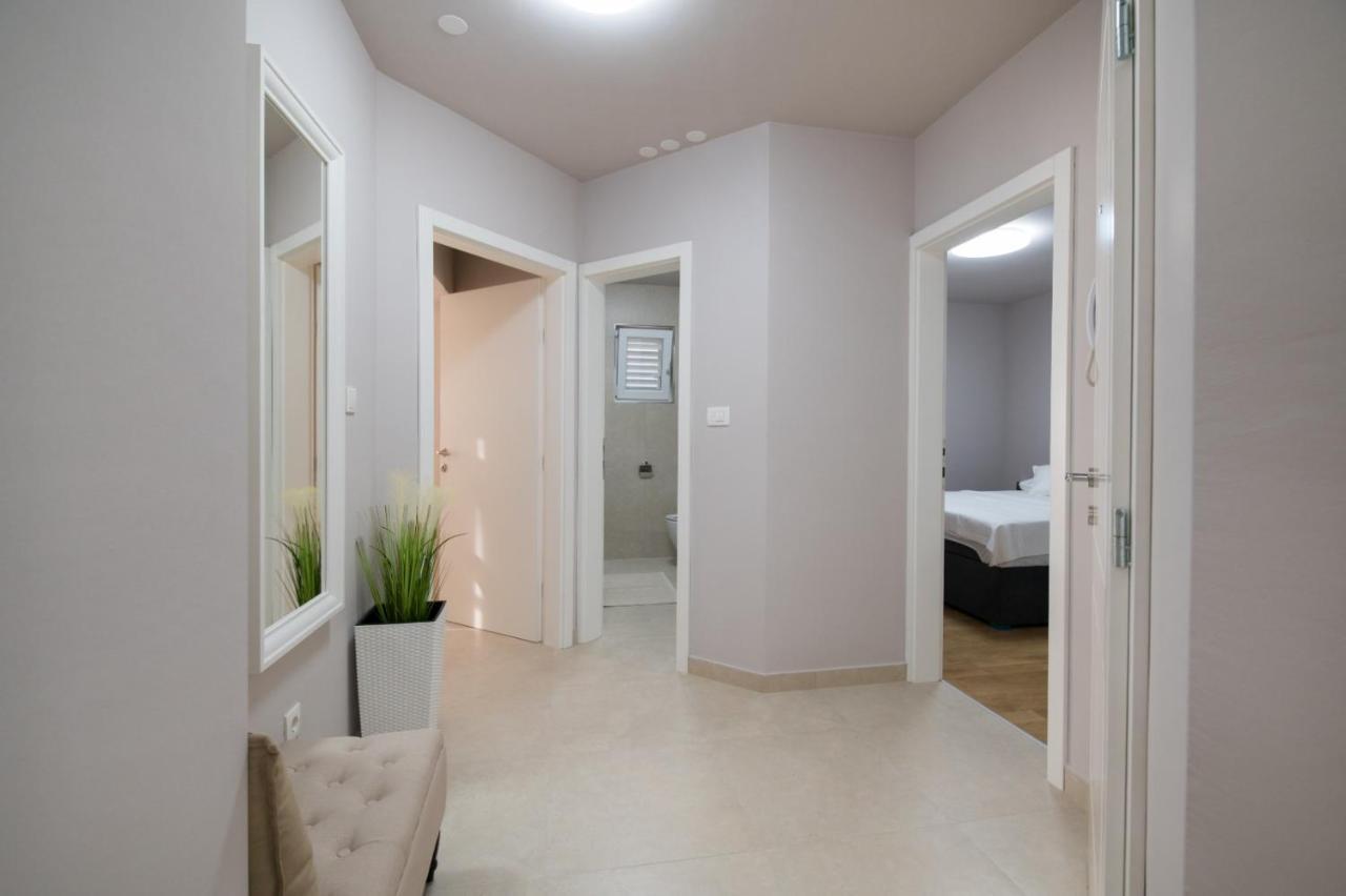 Brand New Aparment With Sea View & Swimming Pool At Ciovo - Villa Fiorentini Трогир Экстерьер фото