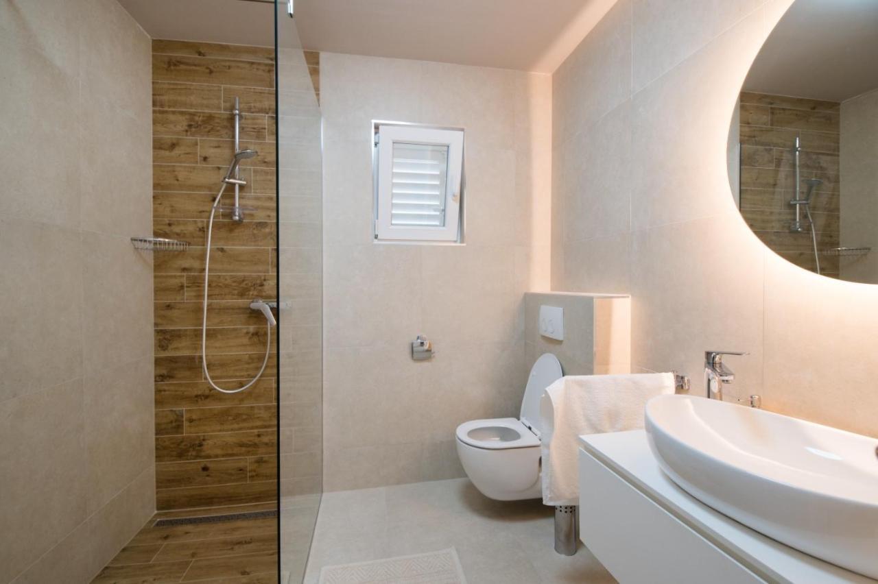Brand New Aparment With Sea View & Swimming Pool At Ciovo - Villa Fiorentini Трогир Экстерьер фото