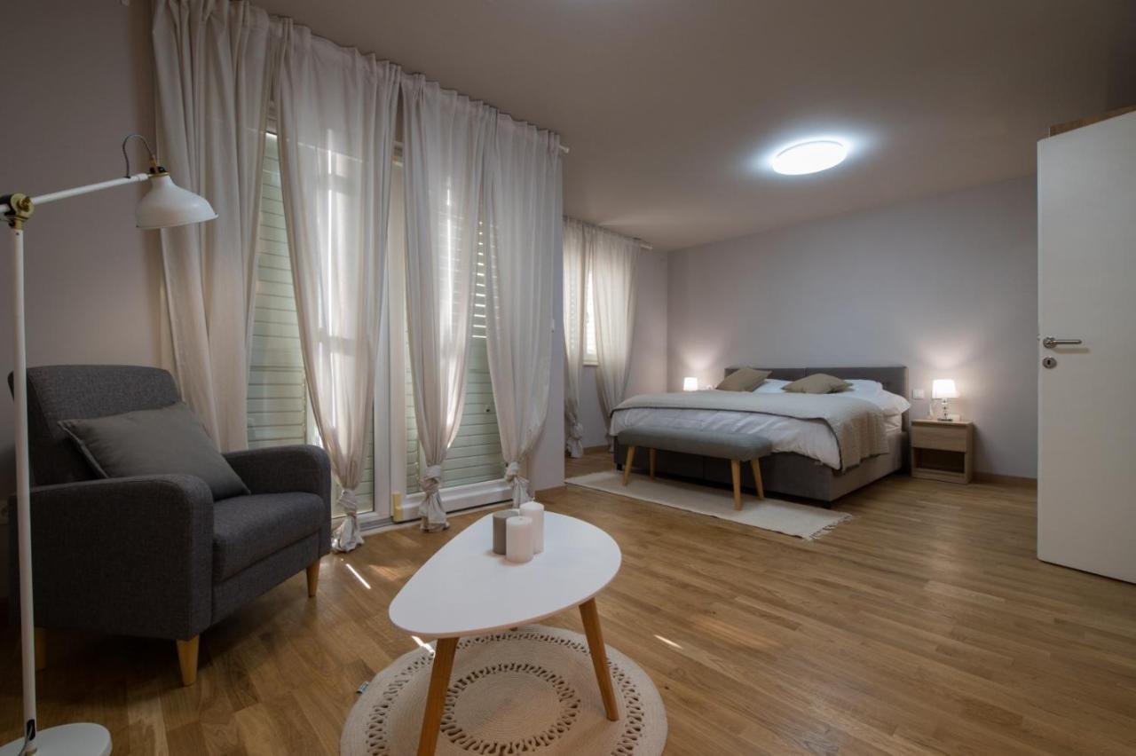 Brand New Aparment With Sea View & Swimming Pool At Ciovo - Villa Fiorentini Трогир Экстерьер фото