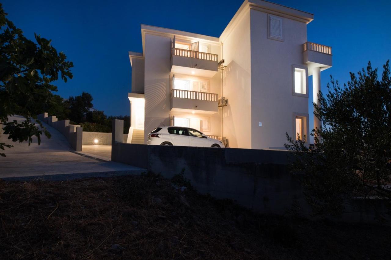 Brand New Aparment With Sea View & Swimming Pool At Ciovo - Villa Fiorentini Трогир Экстерьер фото