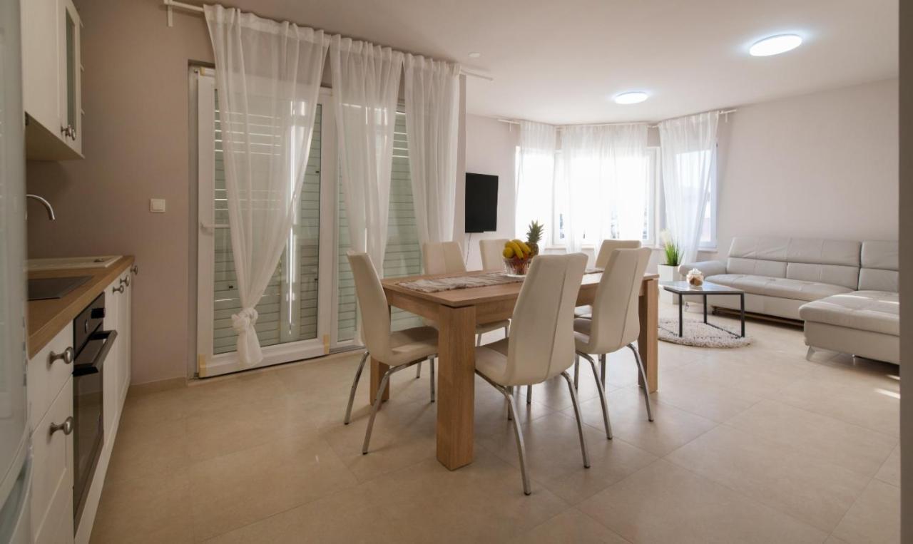 Brand New Aparment With Sea View & Swimming Pool At Ciovo - Villa Fiorentini Трогир Экстерьер фото