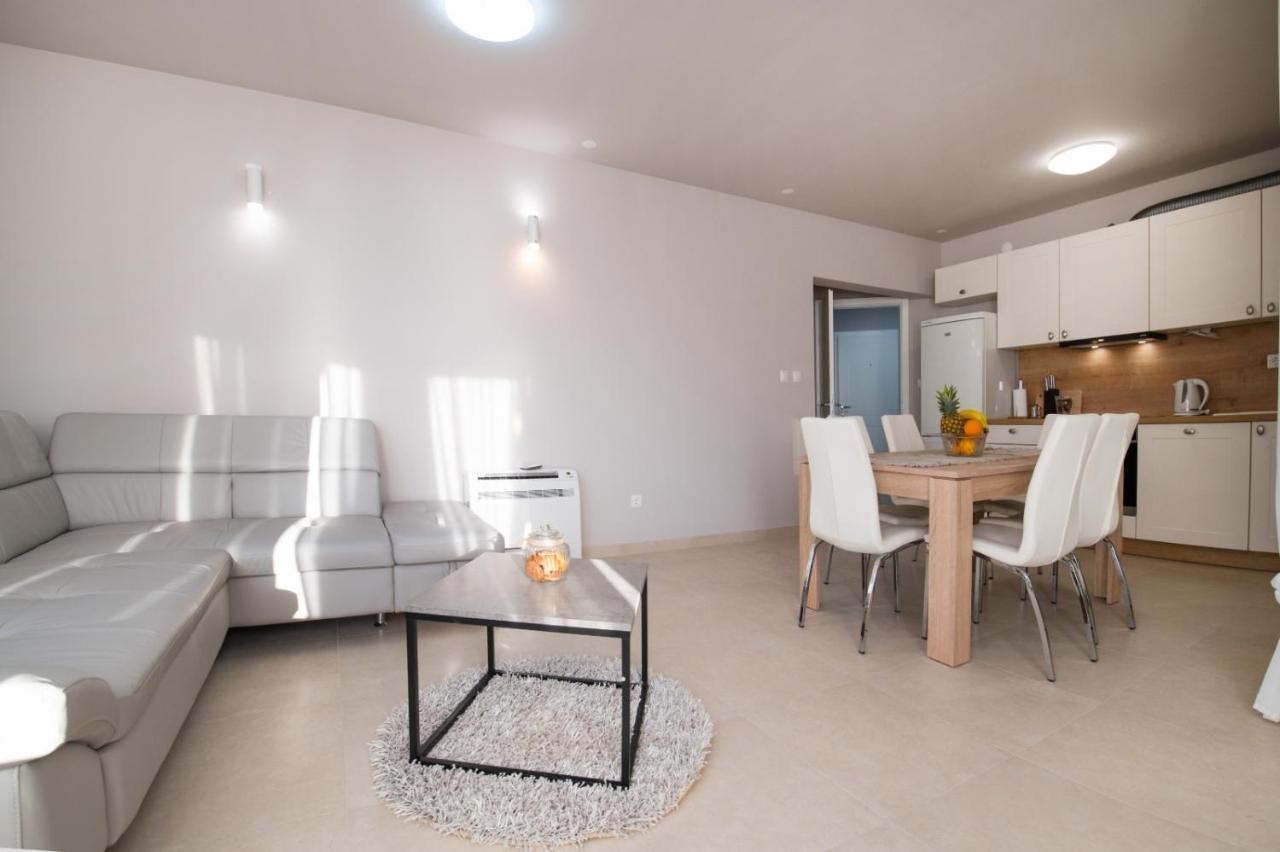 Brand New Aparment With Sea View & Swimming Pool At Ciovo - Villa Fiorentini Трогир Экстерьер фото