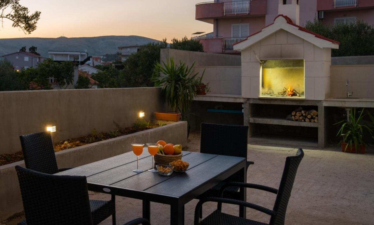 Brand New Aparment With Sea View & Swimming Pool At Ciovo - Villa Fiorentini Трогир Экстерьер фото