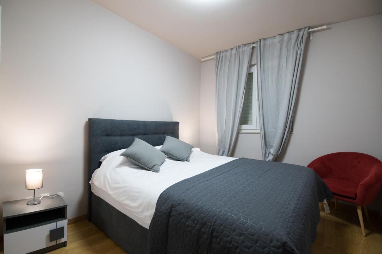 Brand New Aparment With Sea View & Swimming Pool At Ciovo - Villa Fiorentini Трогир Экстерьер фото